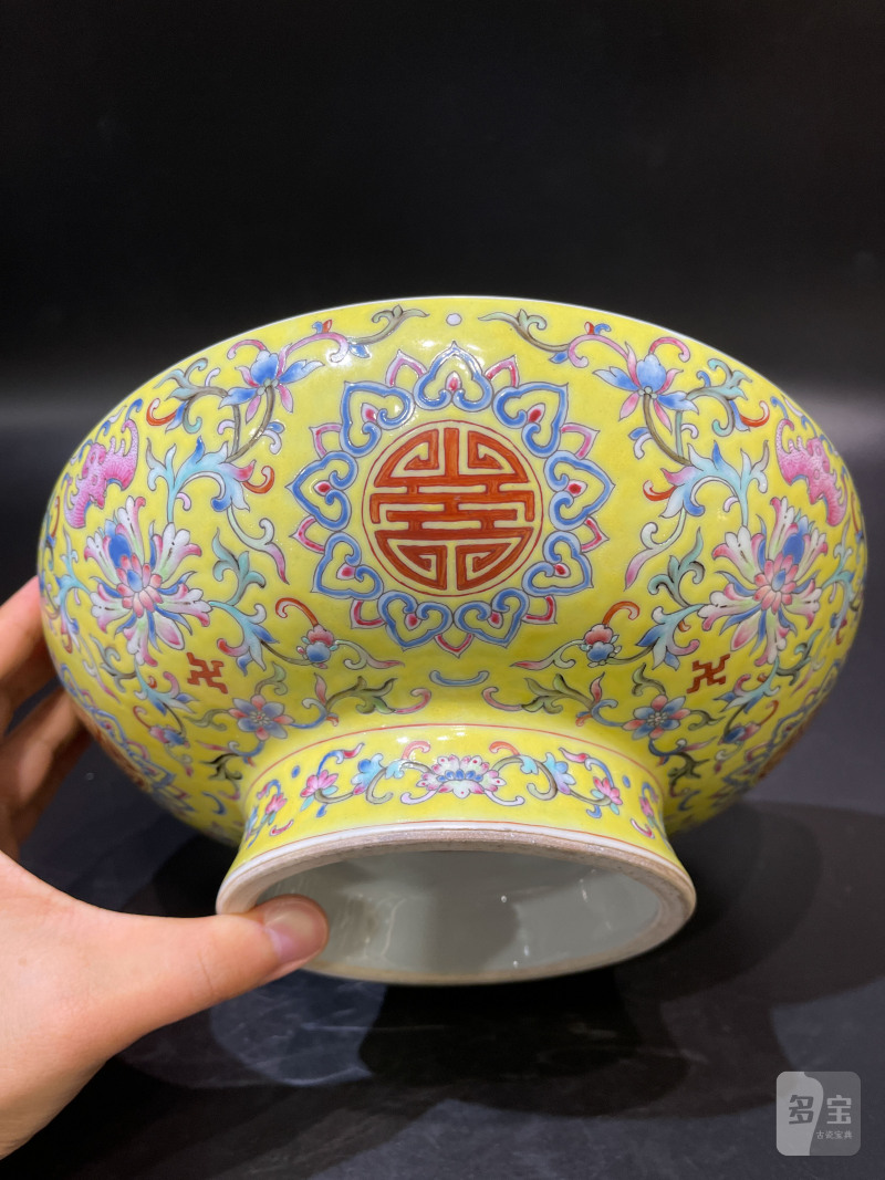 清嘉庆 黄地洋彩缠枝福寿纹大碗 - 图4